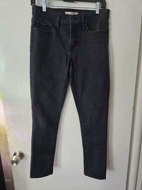 Levi's Black Skinny Jeans - Slim High-Rise Fit